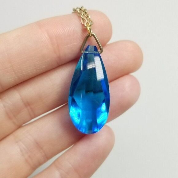 Vintage Sarah Coventry Blue Lucite Pendant Necklace and Clip On Earrings, Signed - Picture 4 of 9